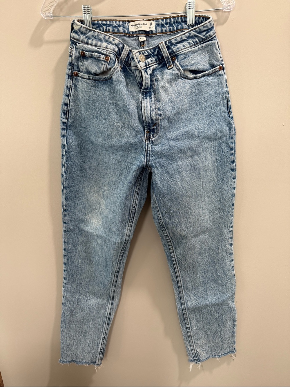 Abercrombie & Fitch Women's High-Rise Light Blue Jeans. Length Size 28